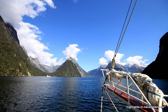 Milford Sound: Mitre Peak gesehen vom Boot